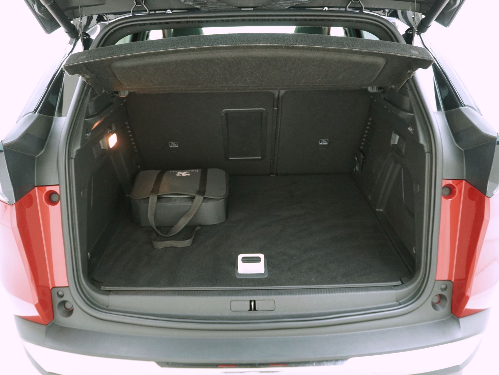 PEUGEOT 3008 1.6 Plug-in Hybrid4 GT Pack-image-12