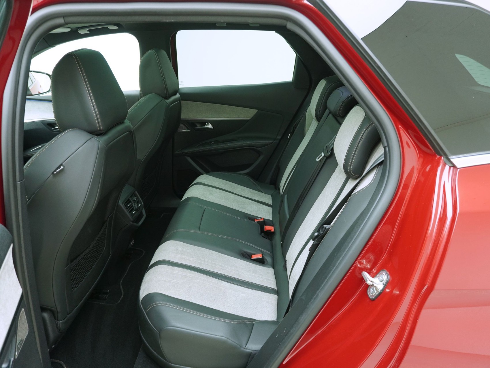PEUGEOT 3008 1.6 Plug-in Hybrid4 GT Pack-image-11