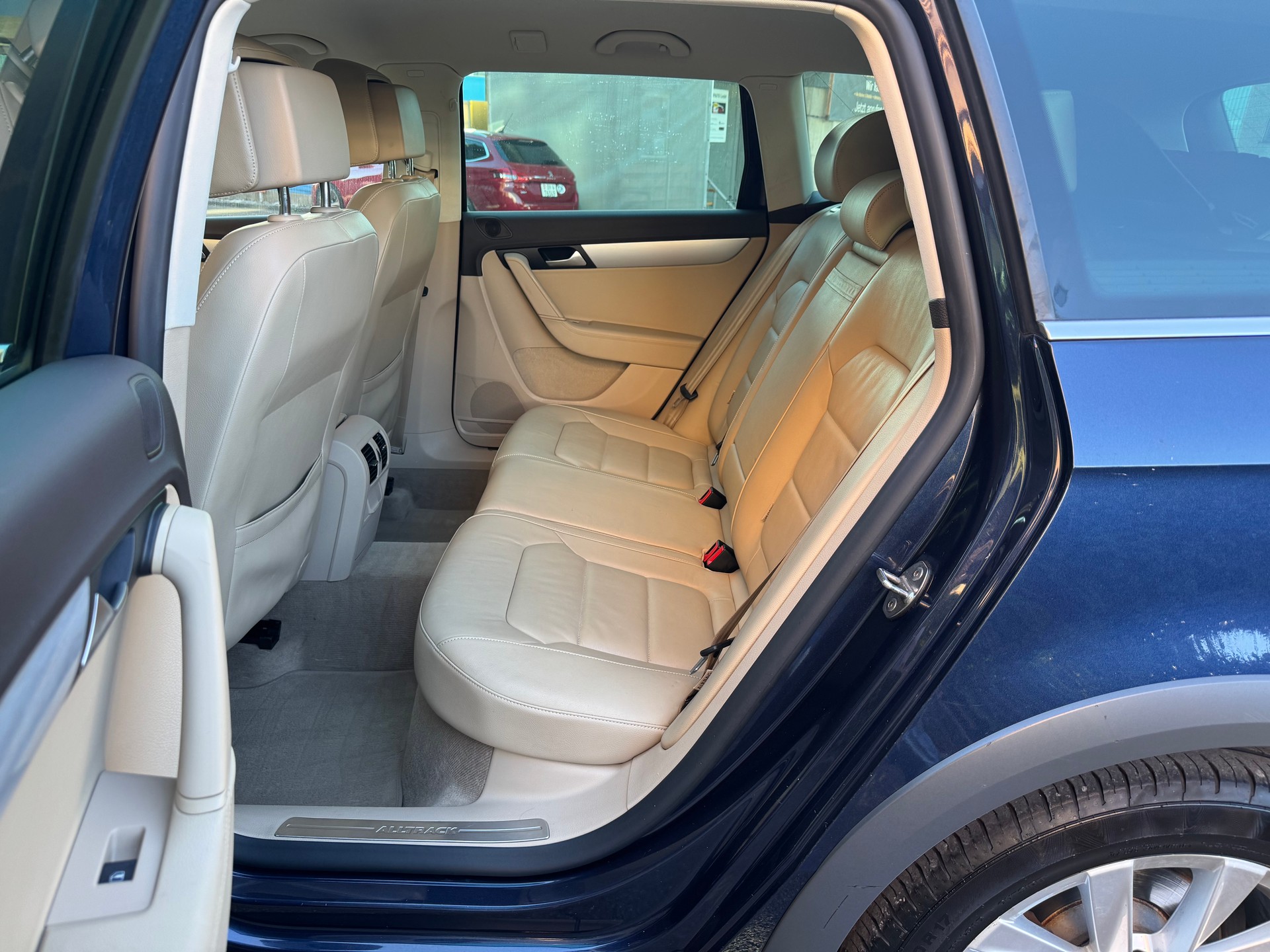 VW Passat Alltrack 2.0 TSI 4Motion DSG-image-4