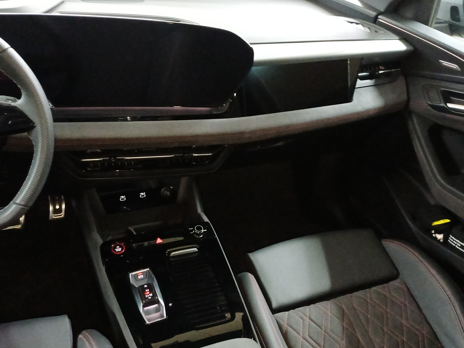 AUDI SQ6 e-tron quattro-image-11