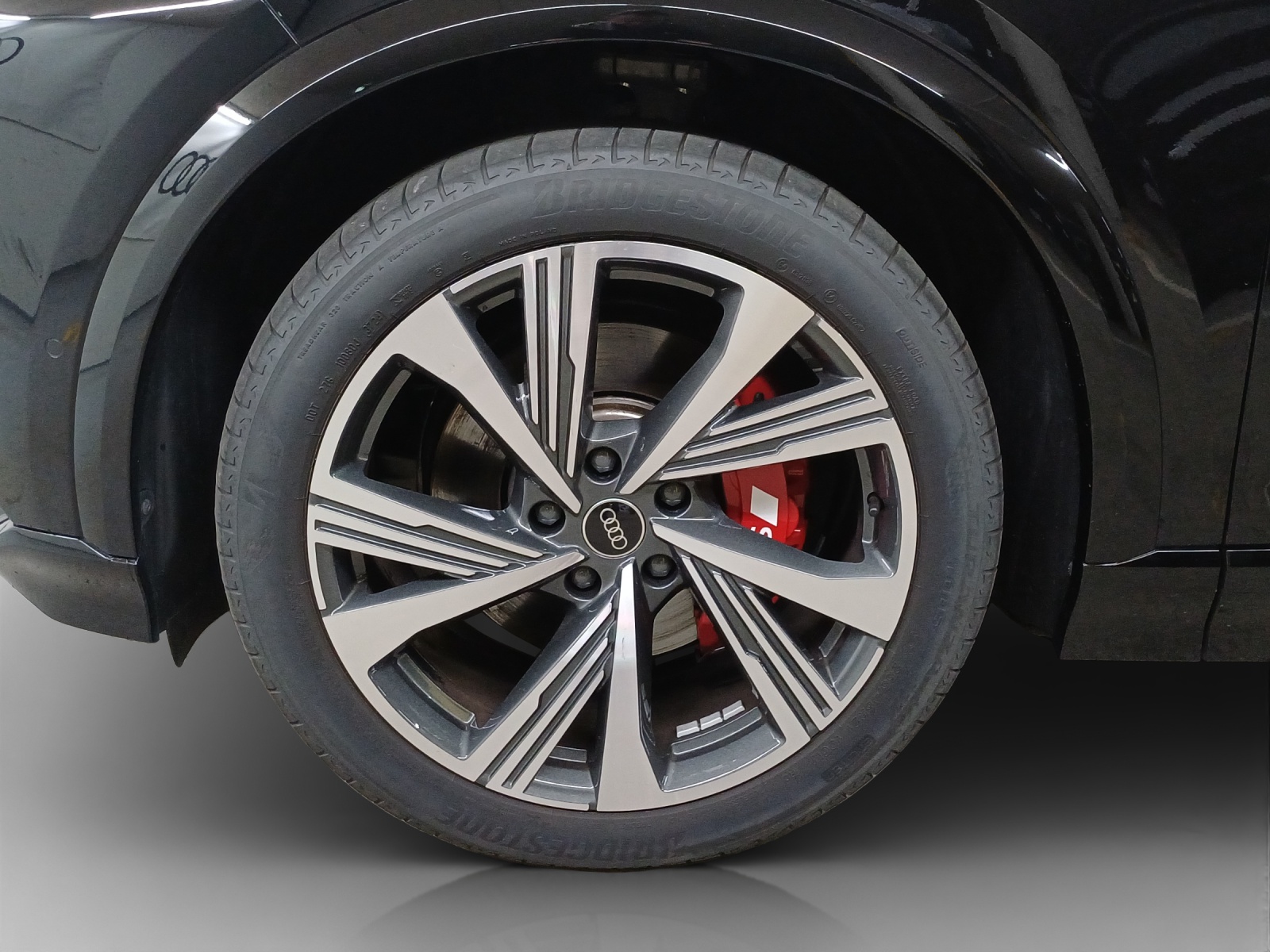 AUDI SQ6 e-tron quattro-image-16
