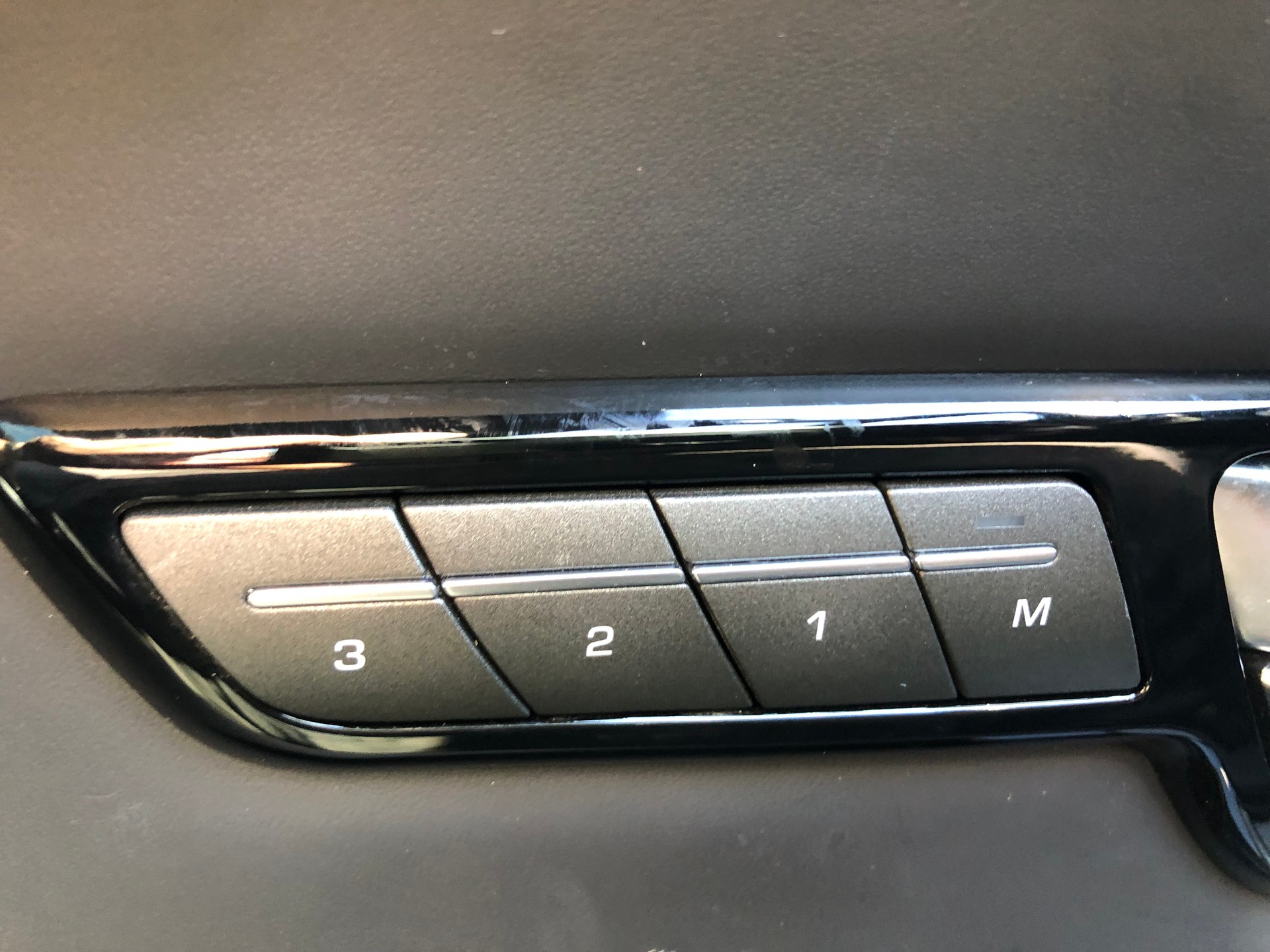 LAND ROVER 2.0 Si4 HSE Dynamic-image-3