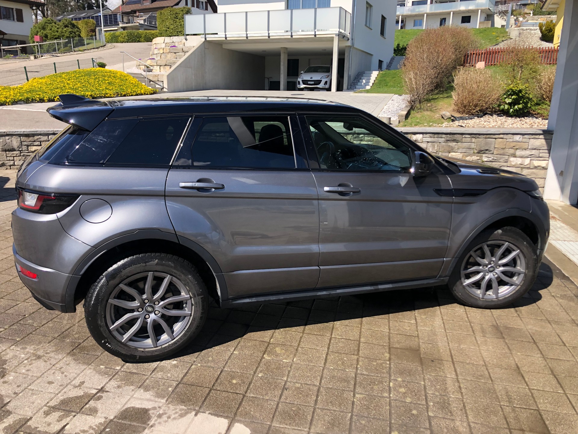 LAND ROVER 2.0 Si4 HSE Dynamic-image-2