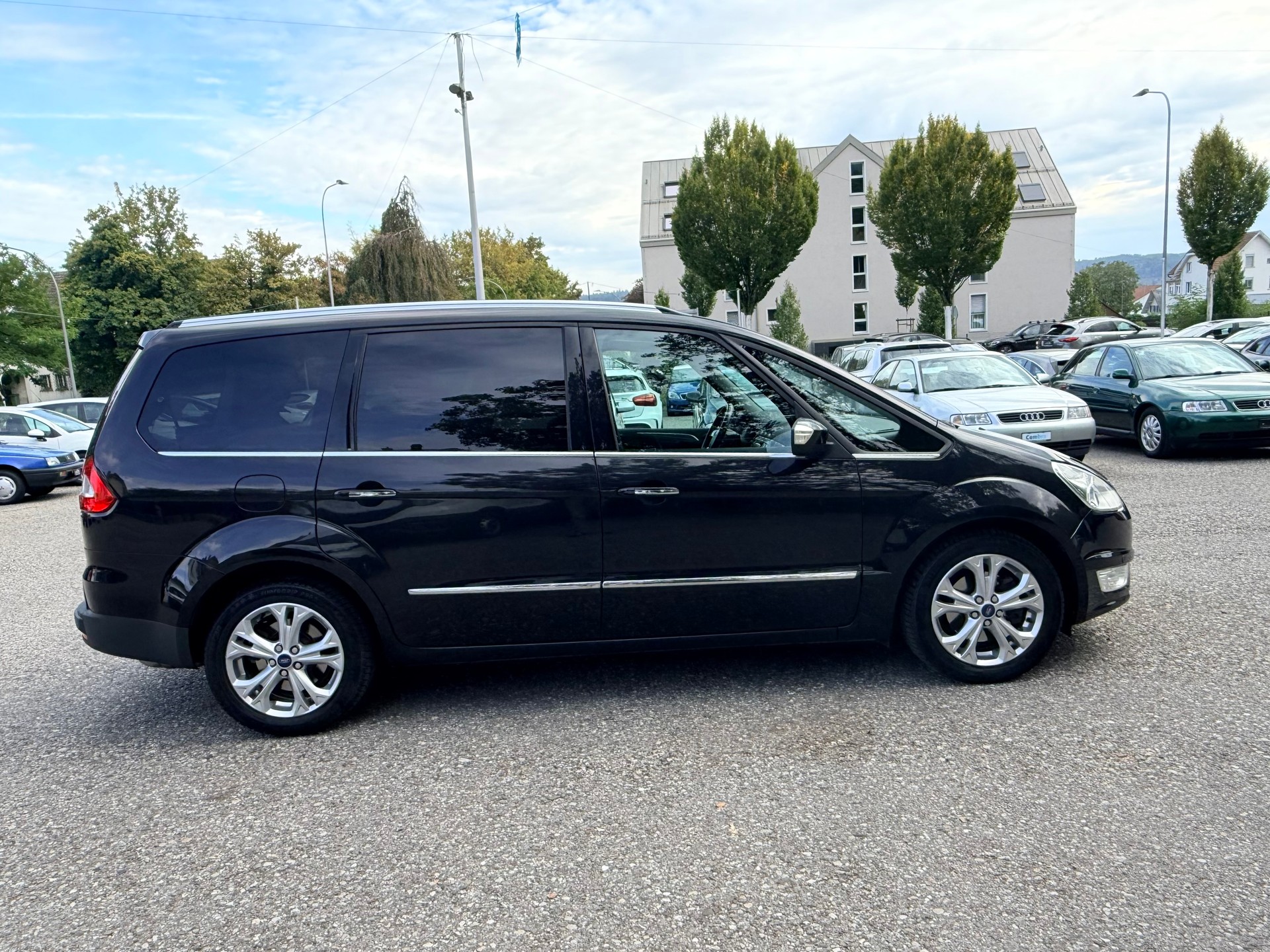 FORD Galaxy 2.0 SCTi Ghia PowerShift-image-2