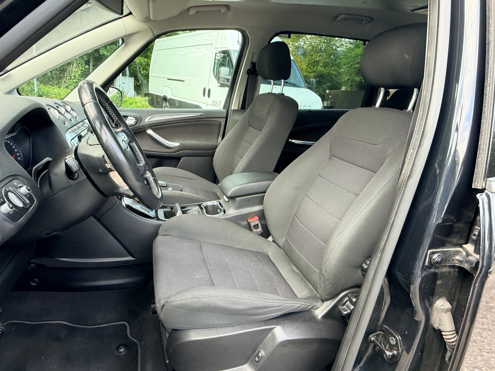 FORD Galaxy 2.0 SCTi Ghia PowerShift-image-17