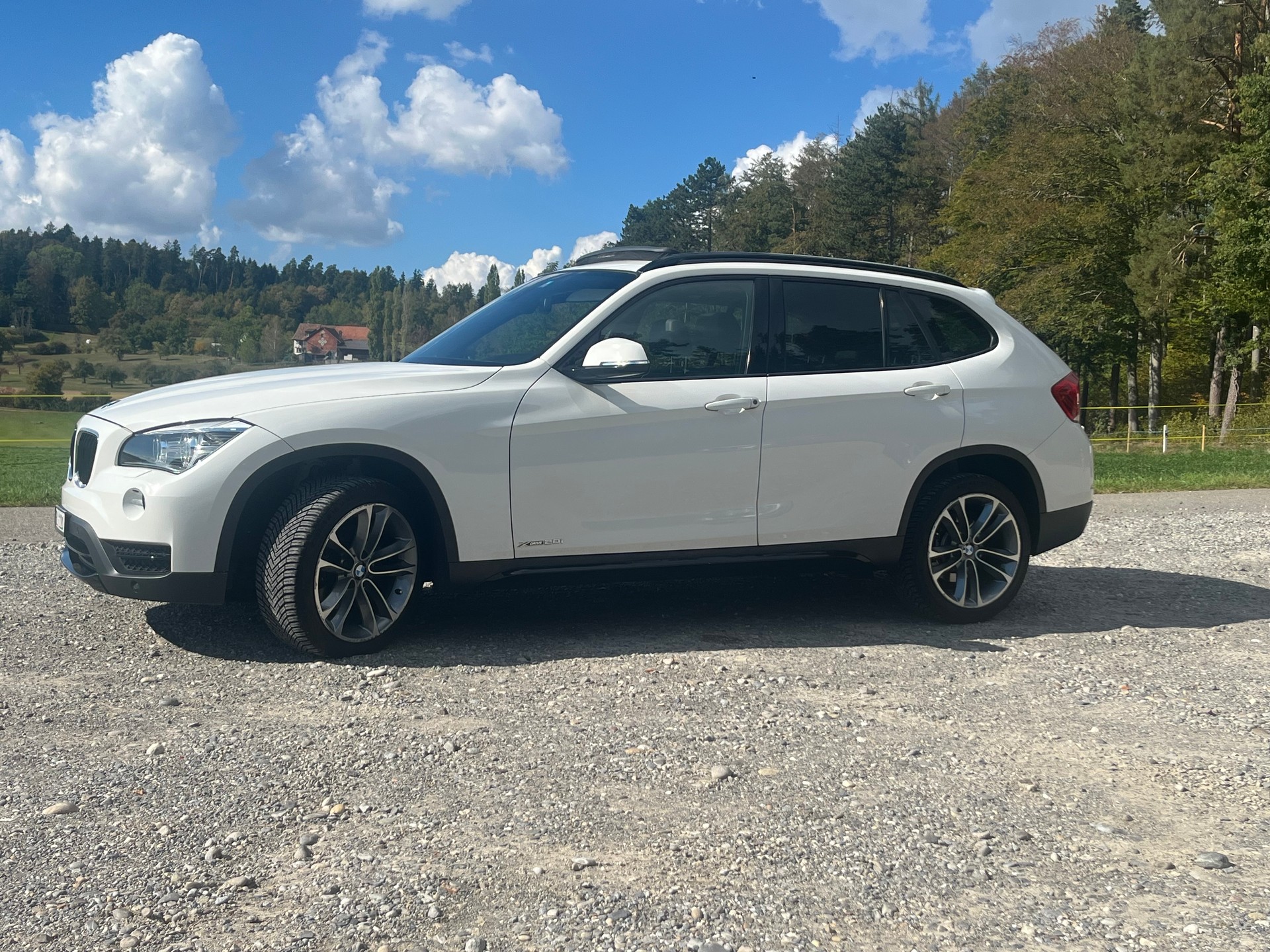 BMW X1 xDrive 2.0i Sport Line-image-2