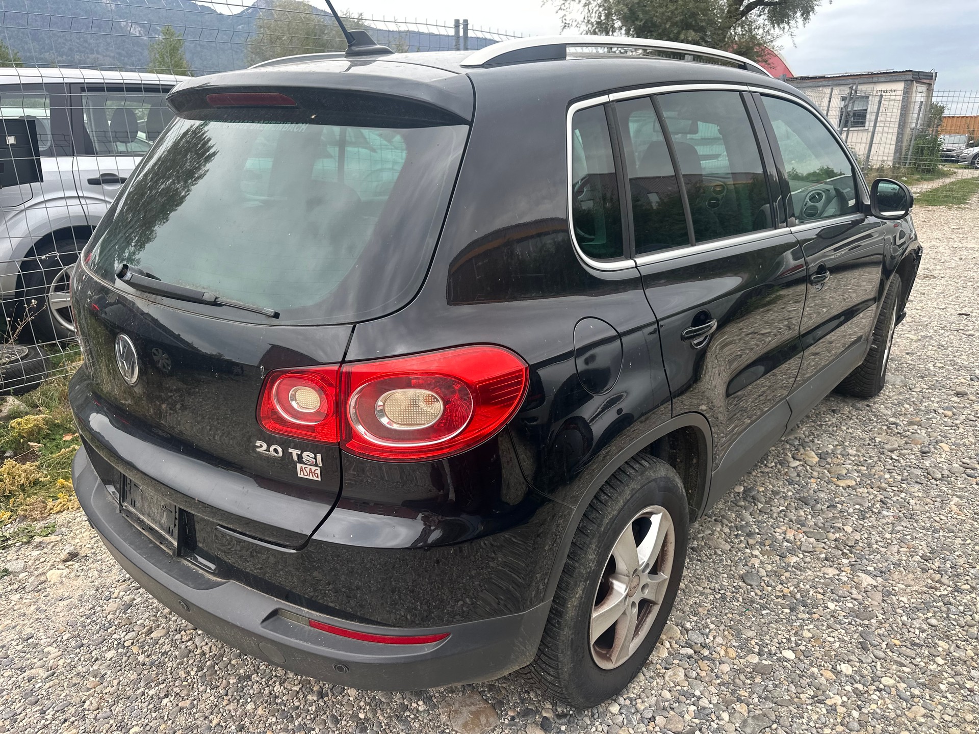 VW Tiguan 2.0 TSI Sport&Style-image-3