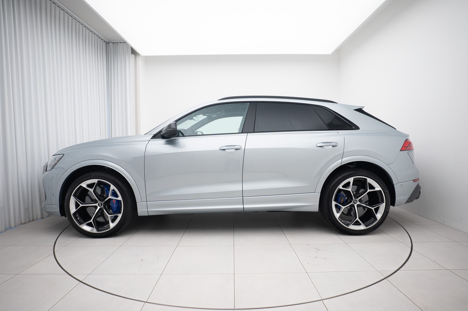 AUDI RSQ8 performance quattro-image-1