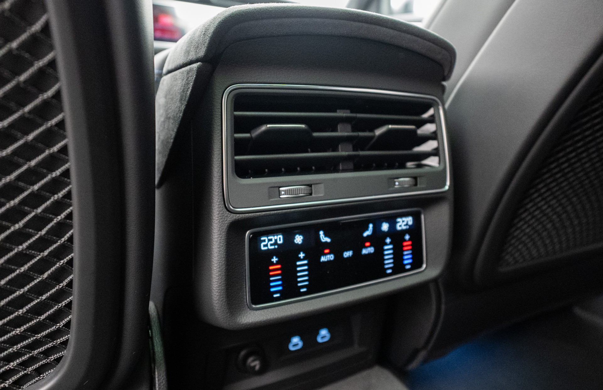 AUDI RSQ8 performance quattro-image-12