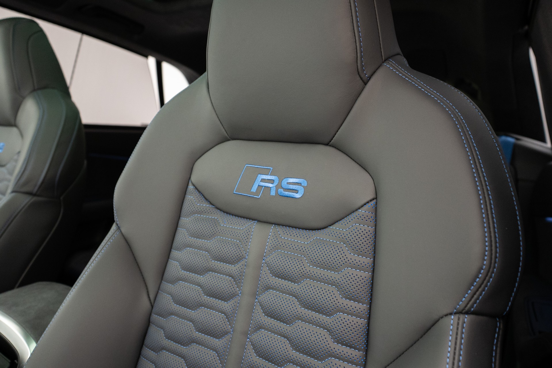 AUDI RSQ8 performance quattro-image-9