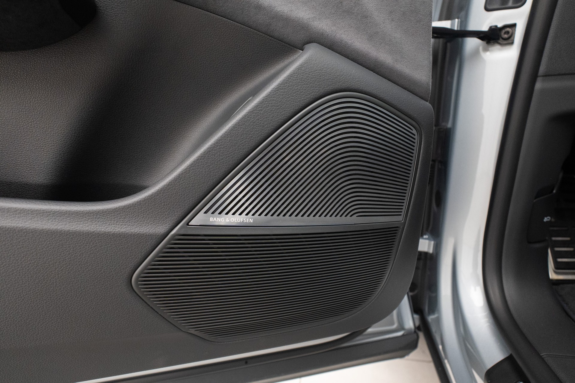 AUDI RSQ8 performance quattro-image-14