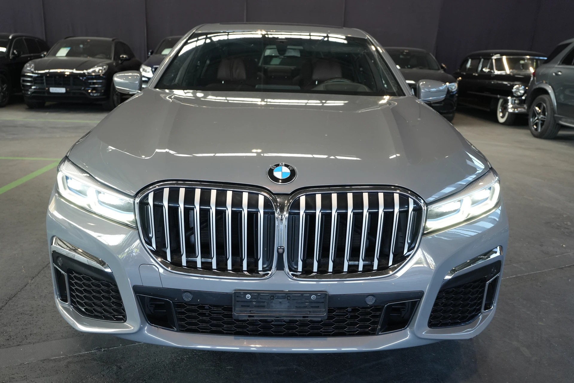 BMW 750i xDrive Steptronic-image-3
