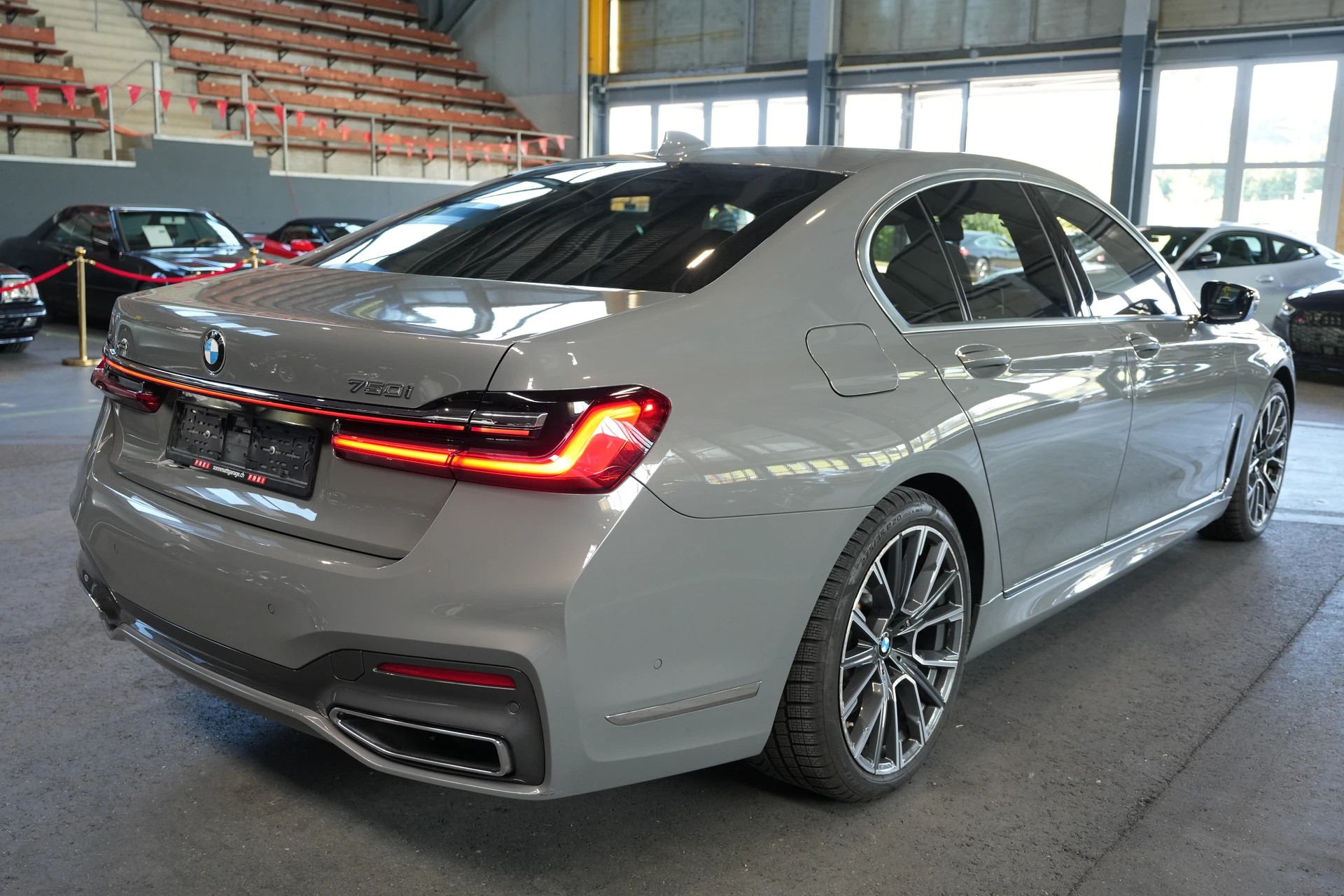 BMW 750i xDrive Steptronic-image-6