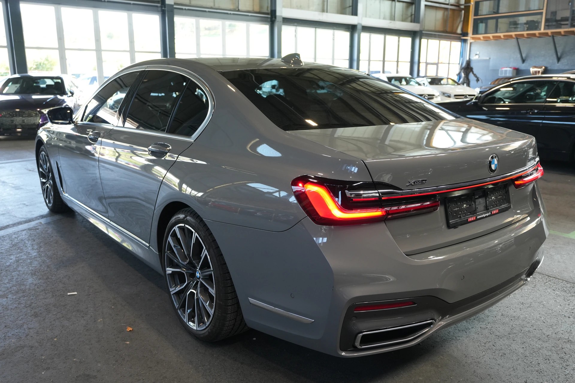 BMW 750i xDrive Steptronic-image-4