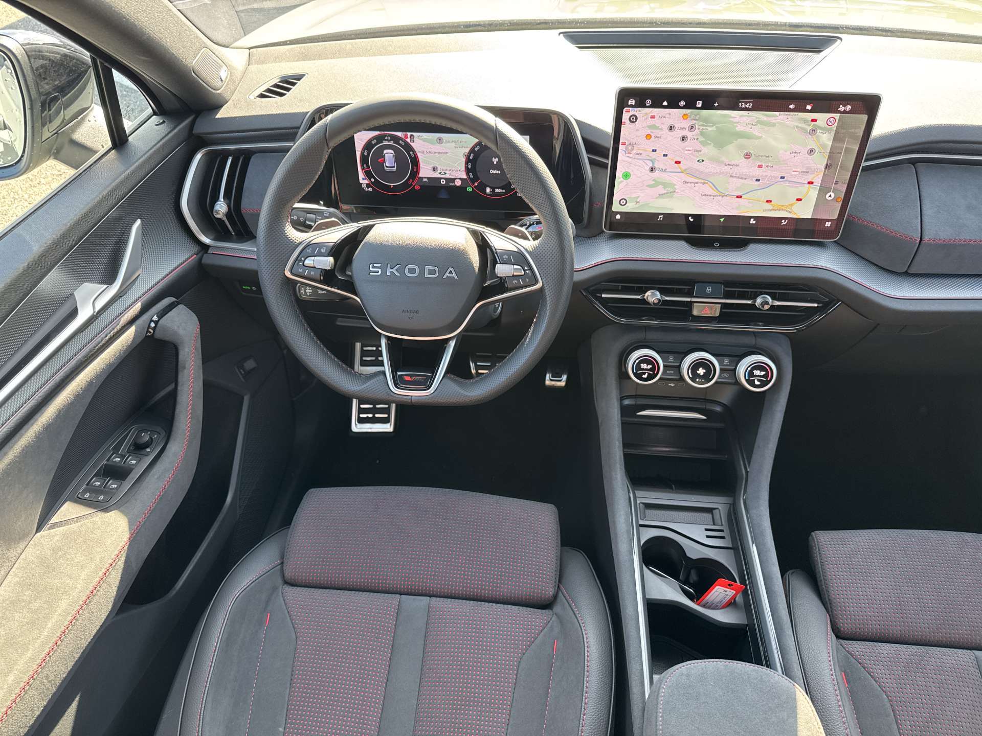SKODA Kodiaq 2.0 TSi RS 266PS 7-Plätzer 4x4 DSG-Automat-image-4