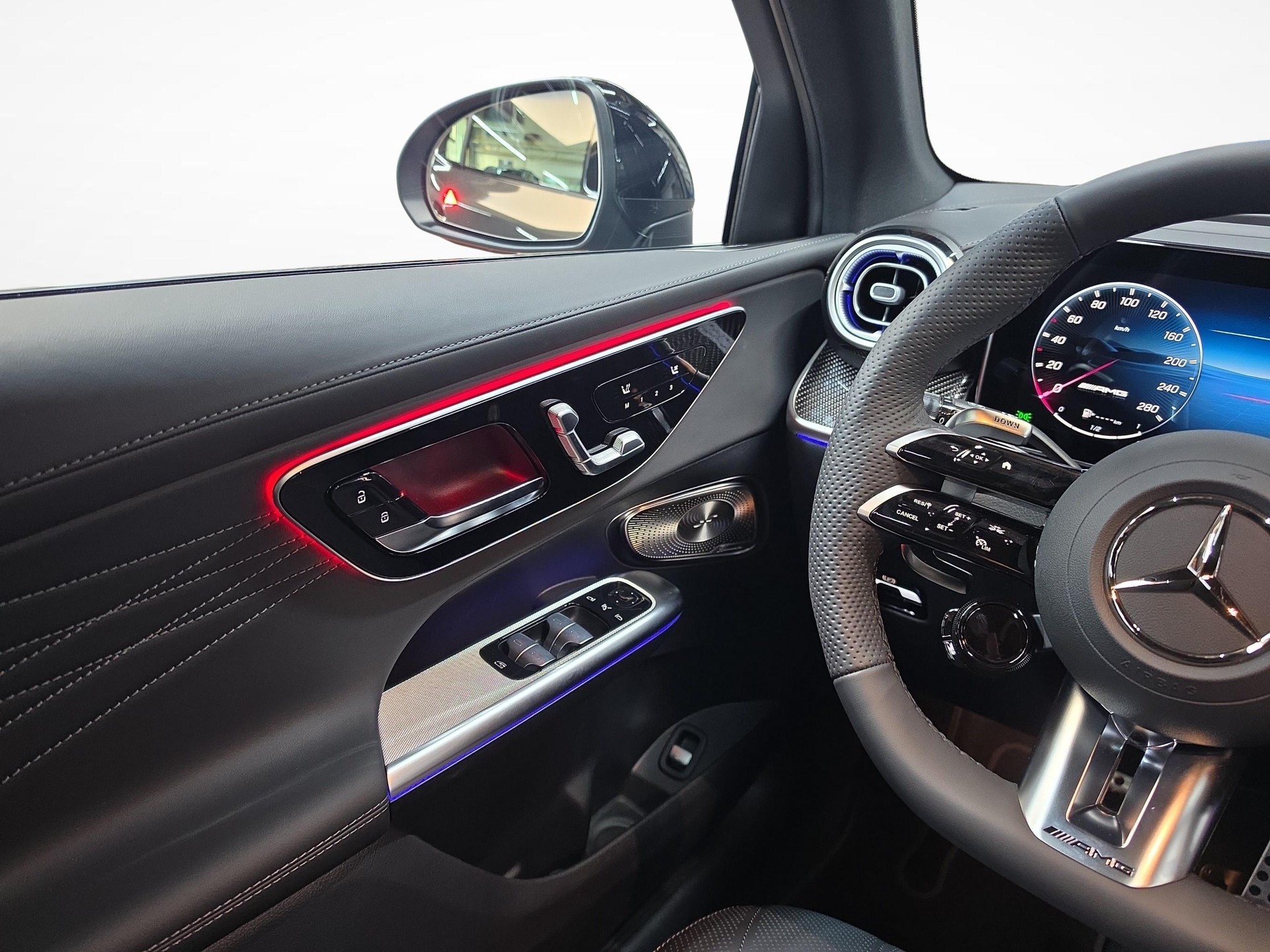 MERCEDES-BENZ AMG GLC 53 4MATIC+-image-16