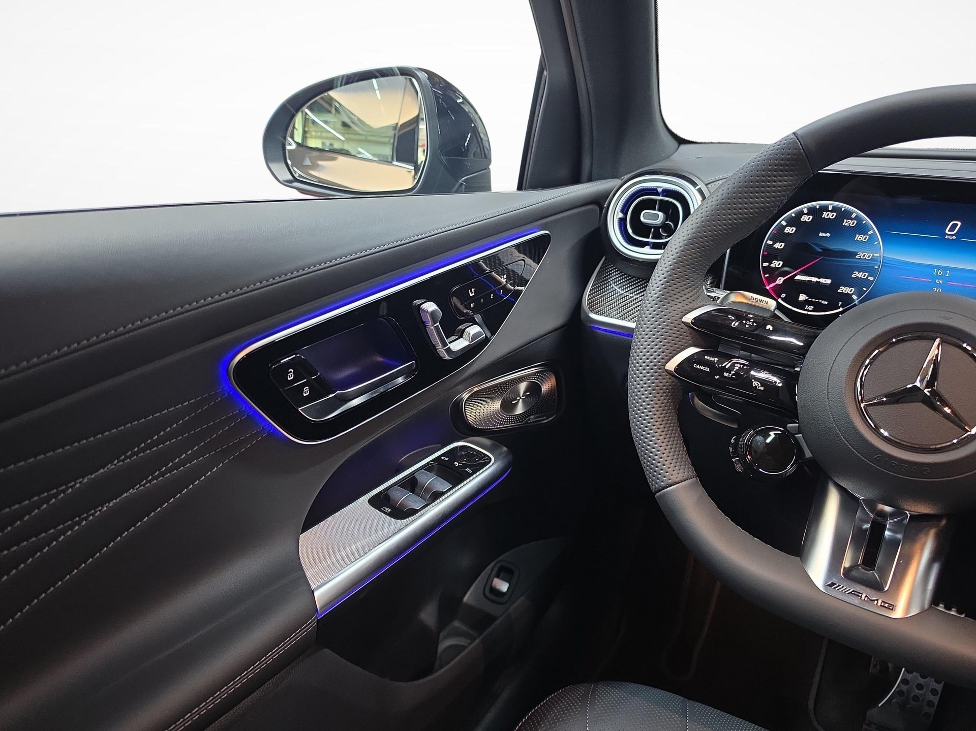 MERCEDES-BENZ AMG GLC 53 4MATIC+-image-15