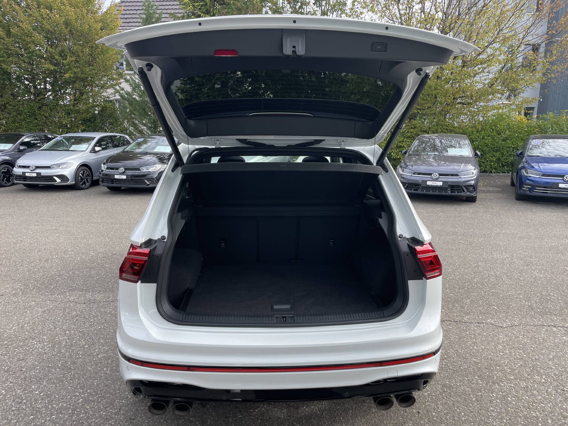 VW Tiguan 2.0 TSI R DSG*AHK*Leder*Schiebedach*Akrapovic*-image-5