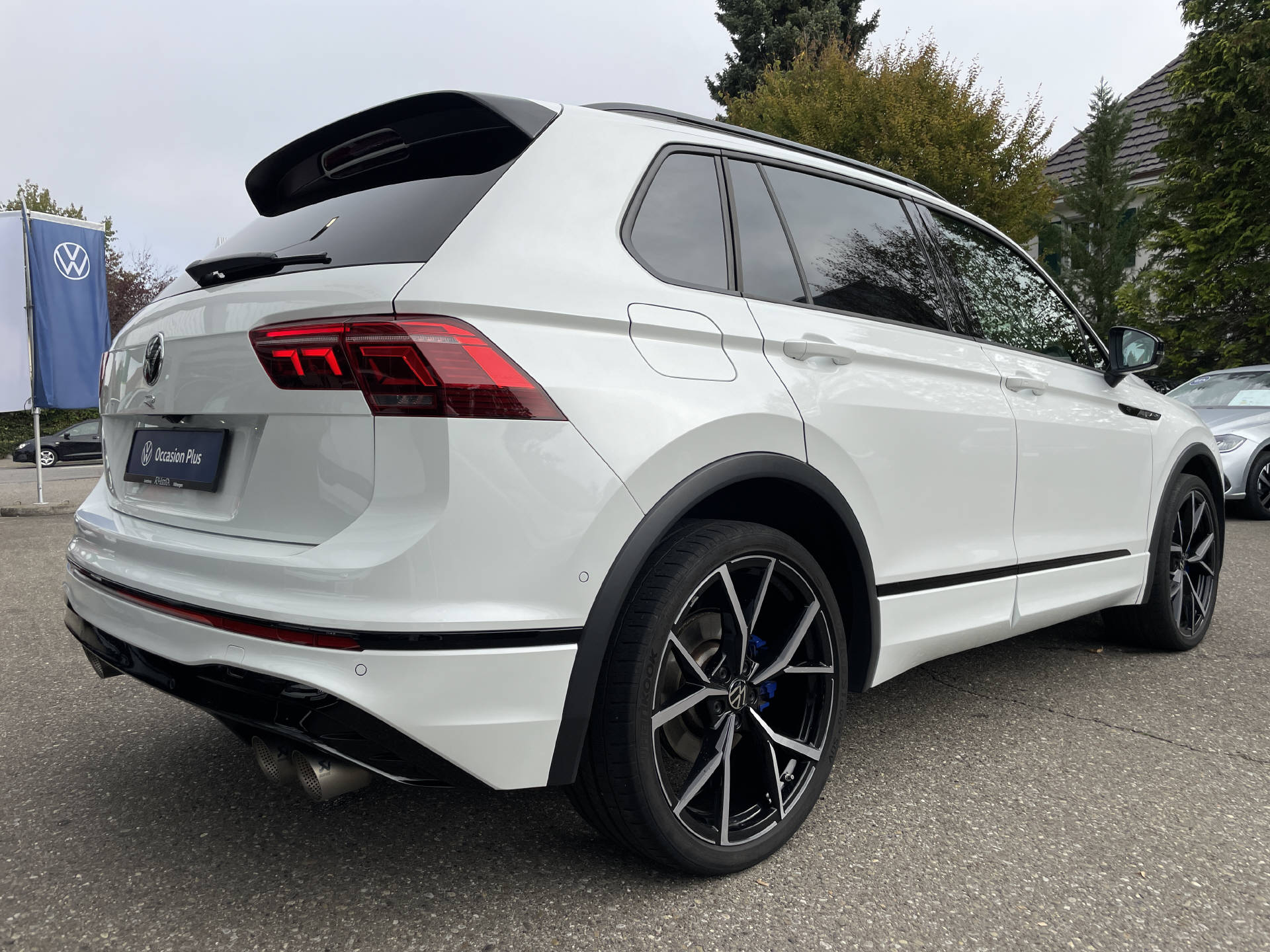 VW Tiguan 2.0 TSI R DSG*AHK*Leder*Schiebedach*Akrapovic*-image-3