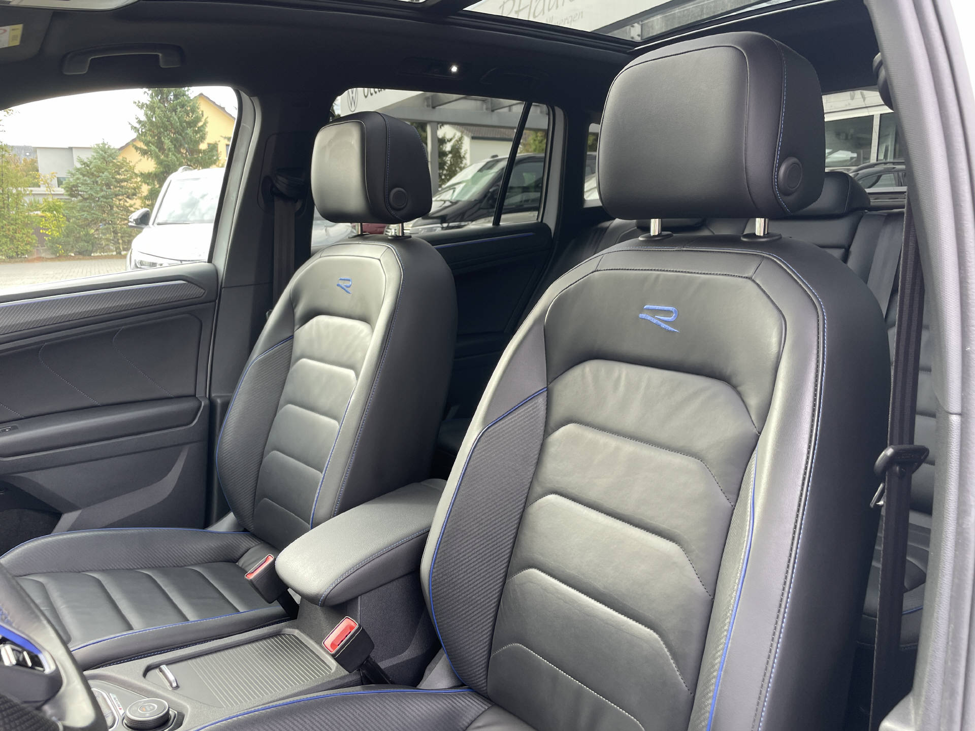 VW Tiguan 2.0 TSI R DSG*AHK*Leder*Schiebedach*Akrapovic*-image-8