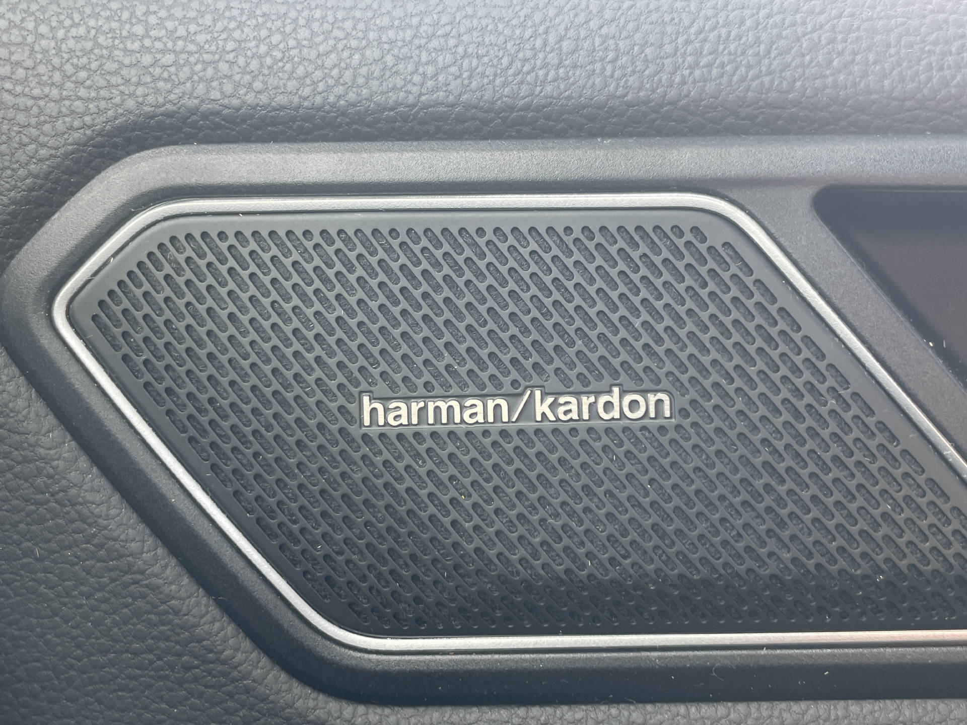 VW Tiguan 2.0 TSI R DSG*AHK*Leder*Schiebedach*Akrapovic*-image-23
