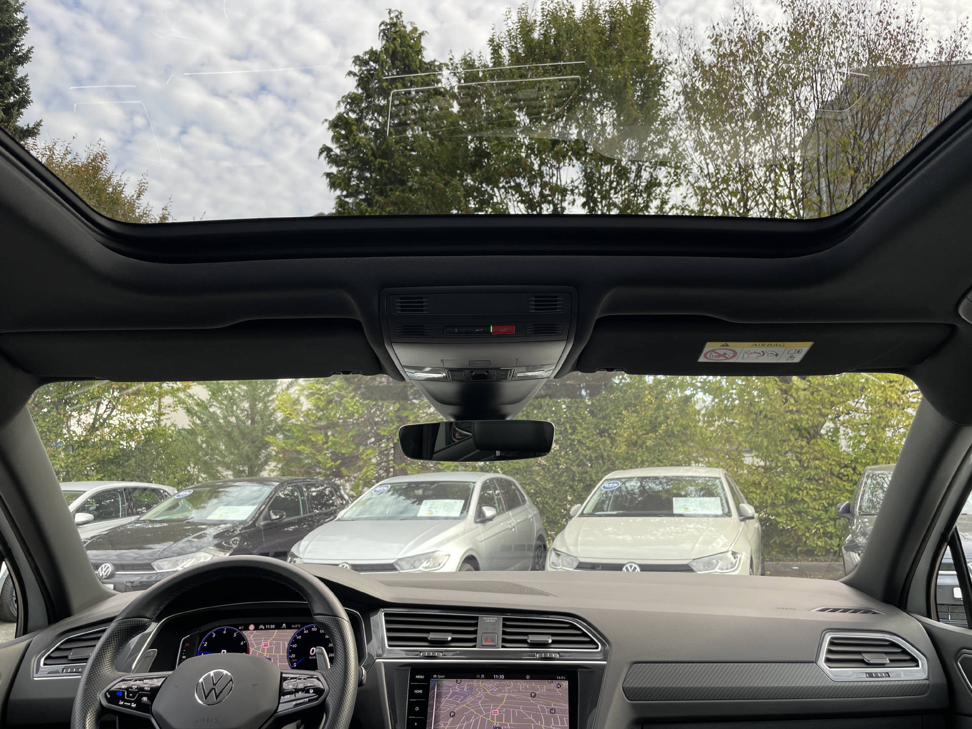 VW Tiguan 2.0 TSI R DSG*AHK*Leder*Schiebedach*Akrapovic*-image-12
