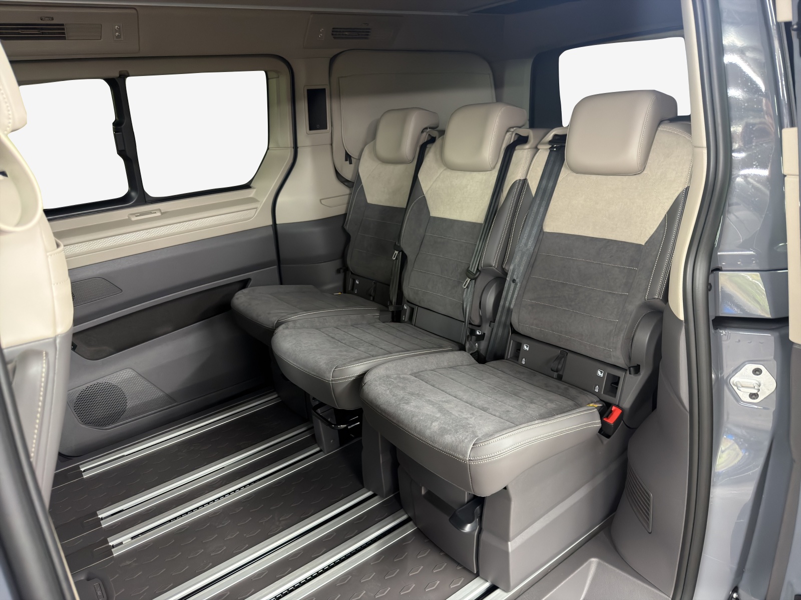 VW California 2.0 TDI Beach Tour Liberty-image-11