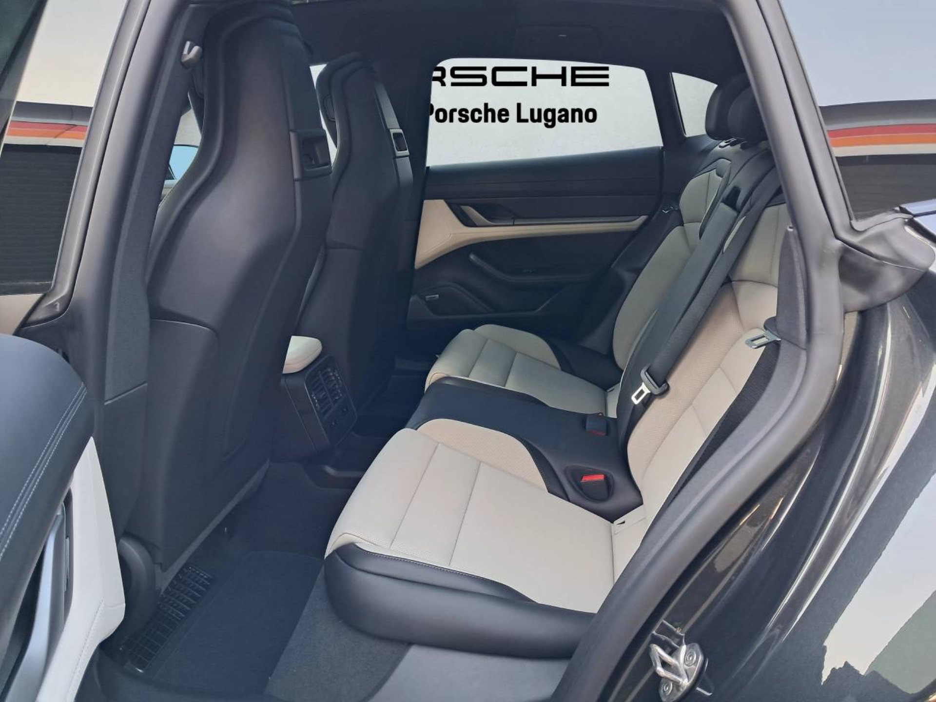 PORSCHE Taycan 4S Cross Turismo-image-16