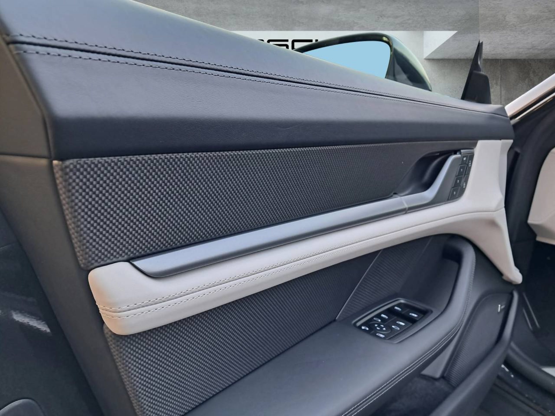 PORSCHE Taycan 4S Cross Turismo-image-29