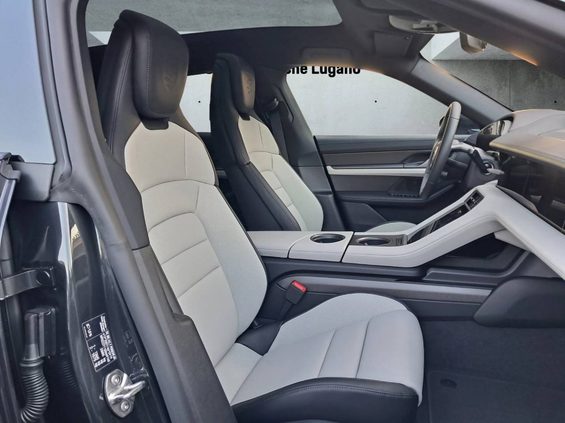 PORSCHE Taycan 4S Cross Turismo-image-14