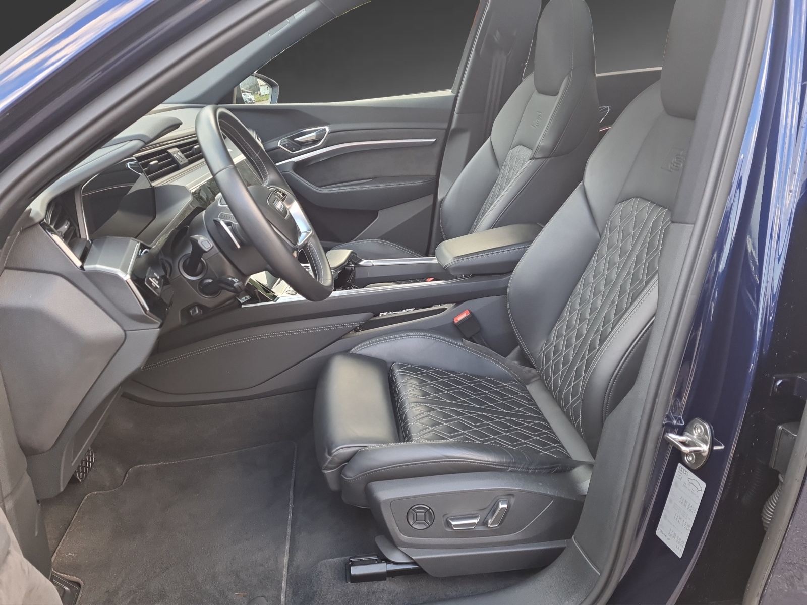 AUDI e-tron 55 Sportback S Line quattro-image-5