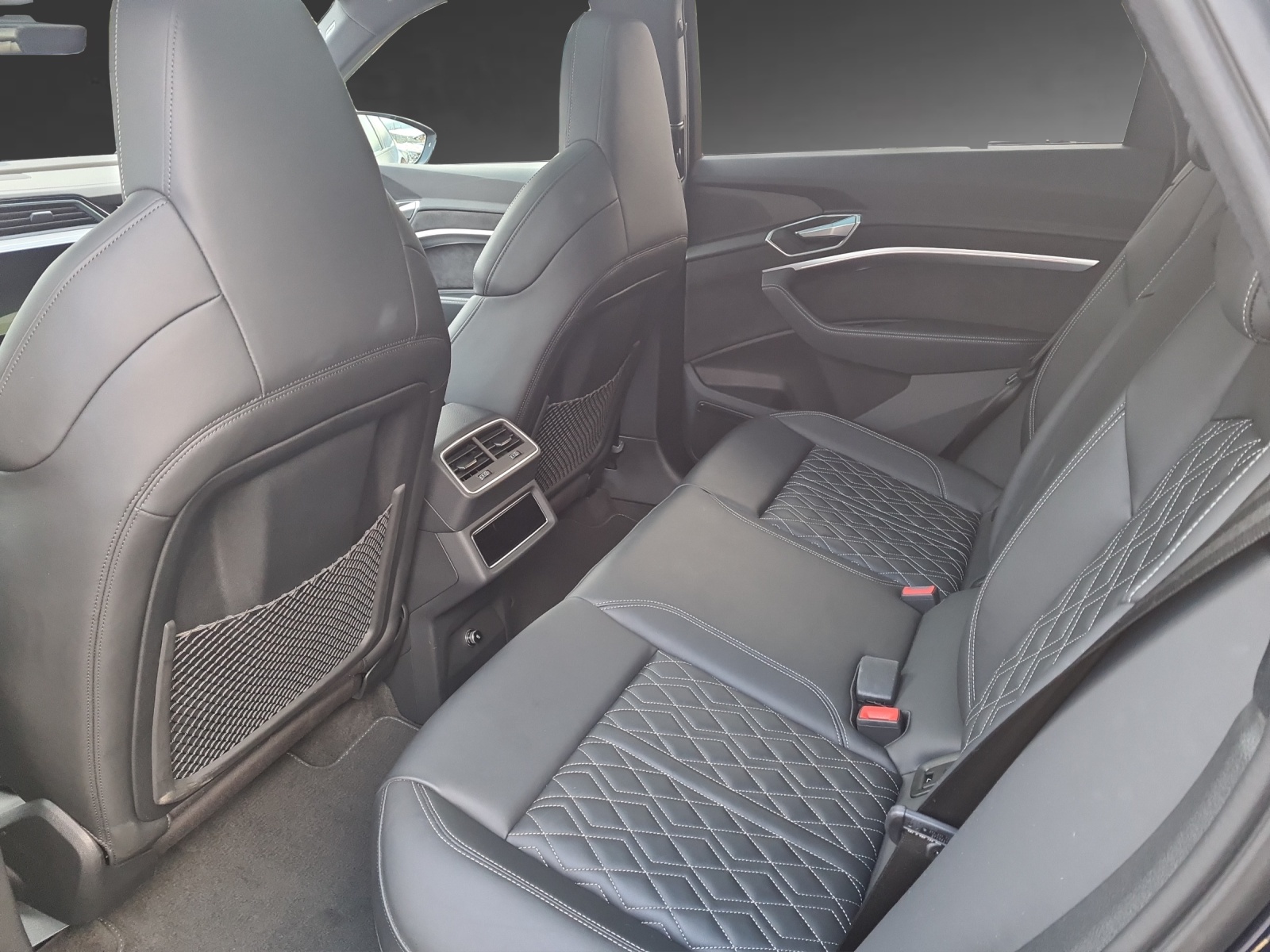 AUDI e-tron 55 Sportback S Line quattro-image-6