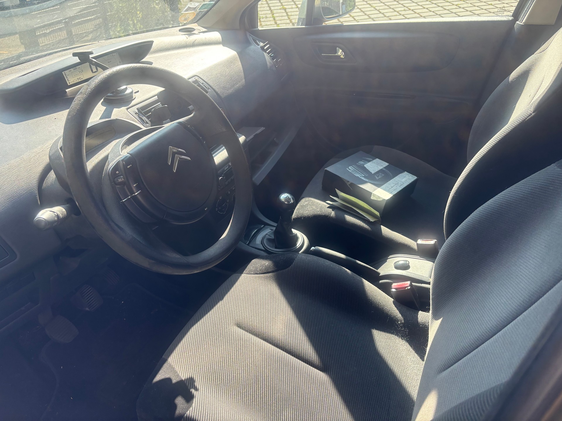 CITROEN C4 Berline 1.6 16V HDi SX-image-2