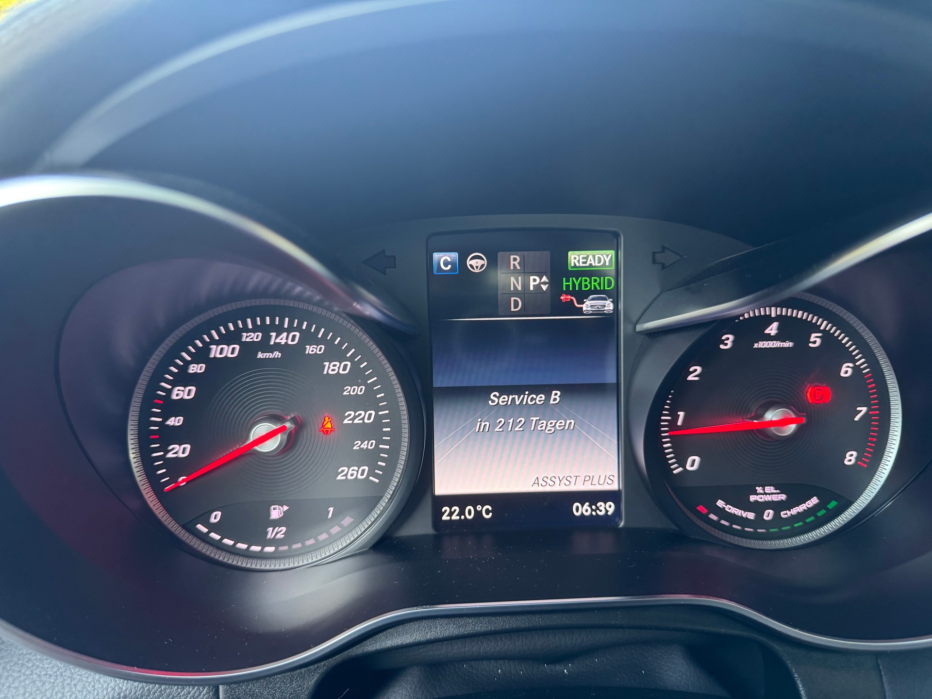 MERCEDES-BENZ GLC 350 e AMG Line 4Matic 7G-Tronic-image-6