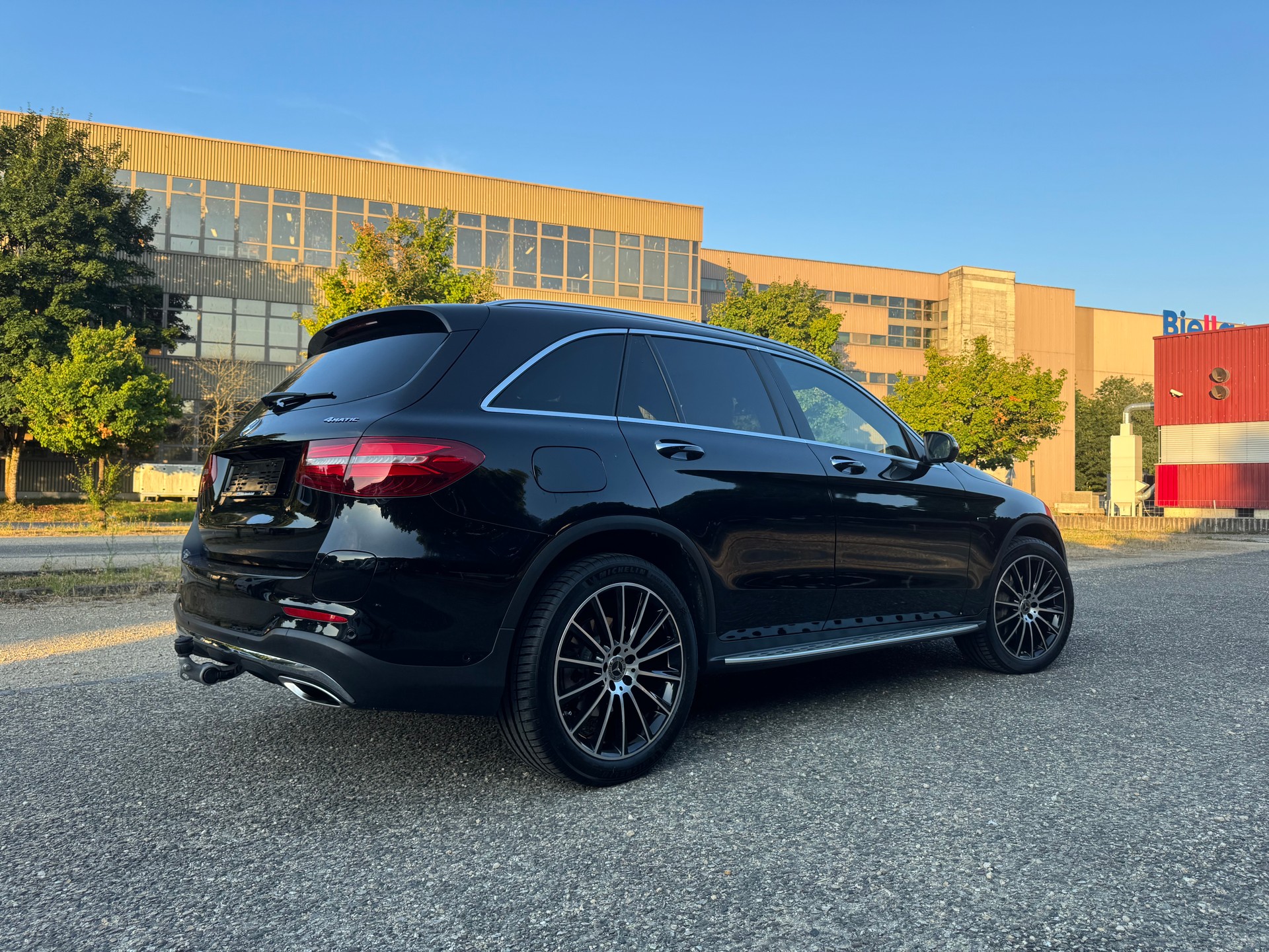 MERCEDES-BENZ GLC 350 e AMG Line 4Matic 7G-Tronic-image-2