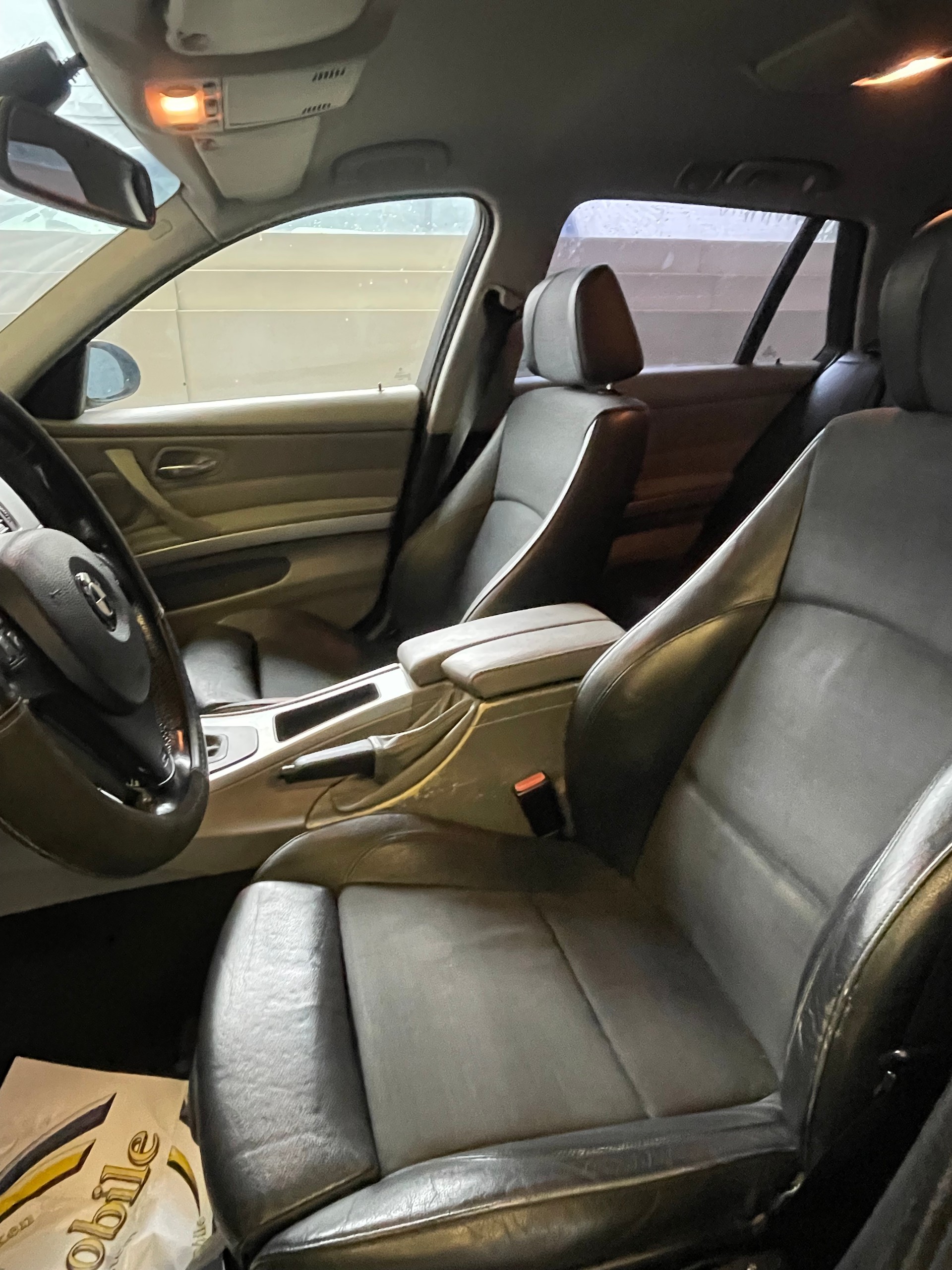 BMW 320i Touring-image-7