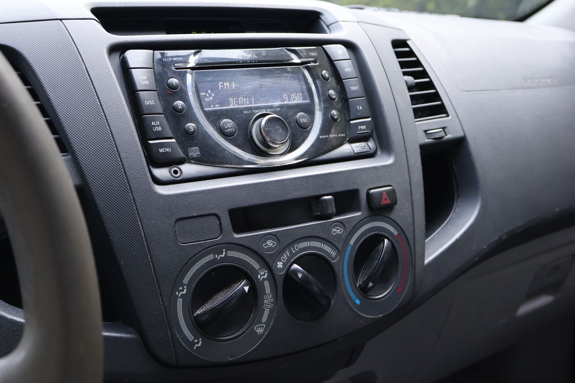TOYOTA Hilux 4x4 SingleCab LineaTerra-image-10