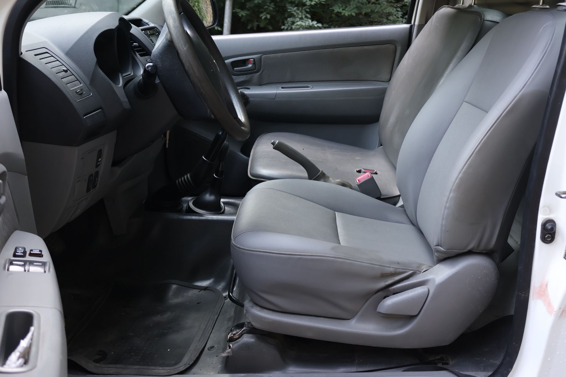 TOYOTA Hilux 4x4 SingleCab LineaTerra-image-8