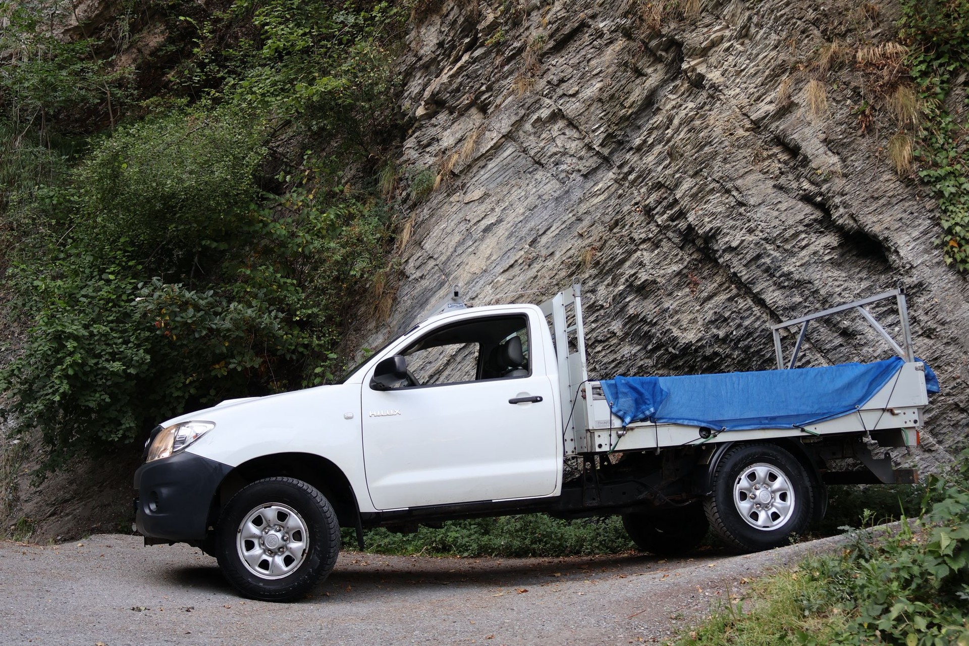 TOYOTA Hilux 4x4 SingleCab LineaTerra-showroom-element-3