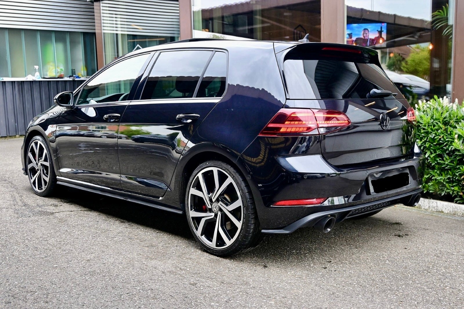 VW Golf 2.0 TSI GTI Performance DSG-image-2