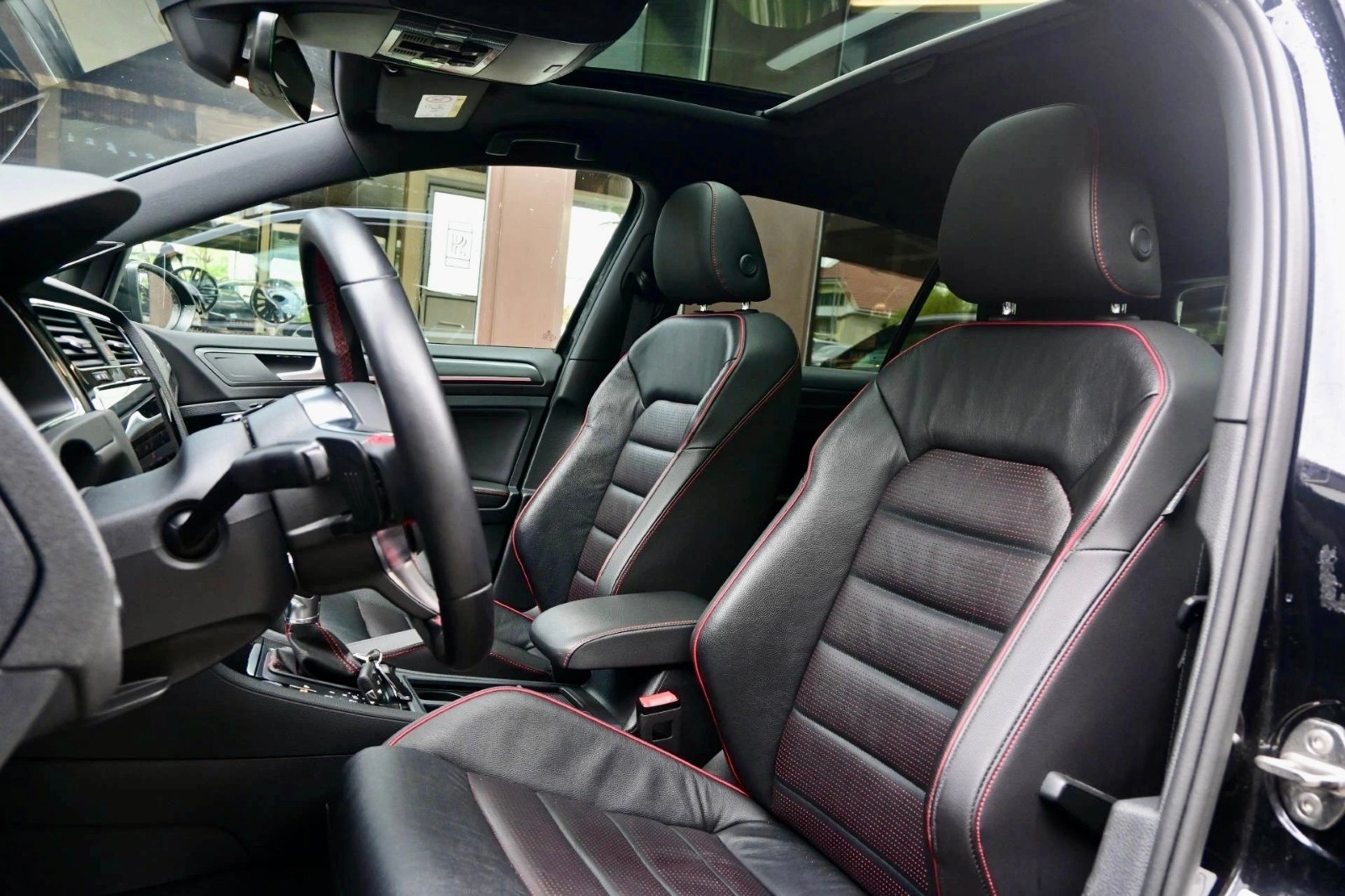 VW Golf 2.0 TSI GTI Performance DSG-image-6