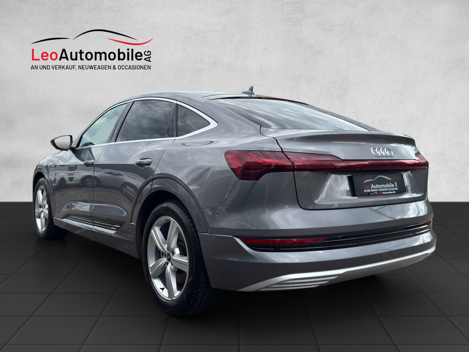 AUDI e-tron 50 Sportback Advanced quattro-image-2