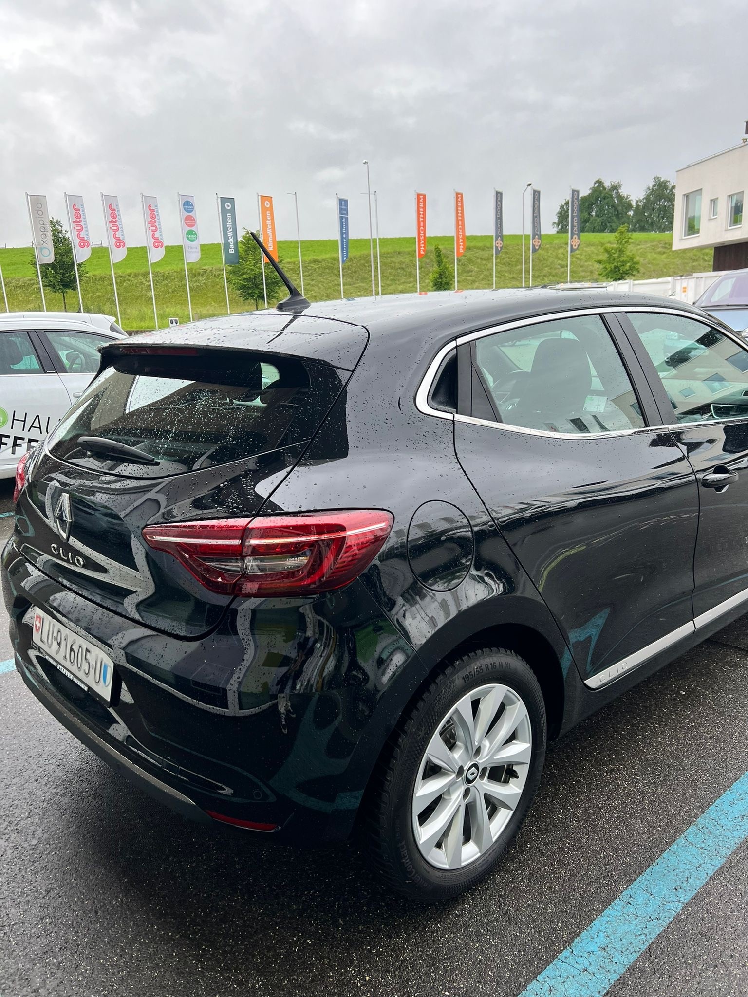 RENAULT Clio 1.0 TCe Intens CVT-image-1