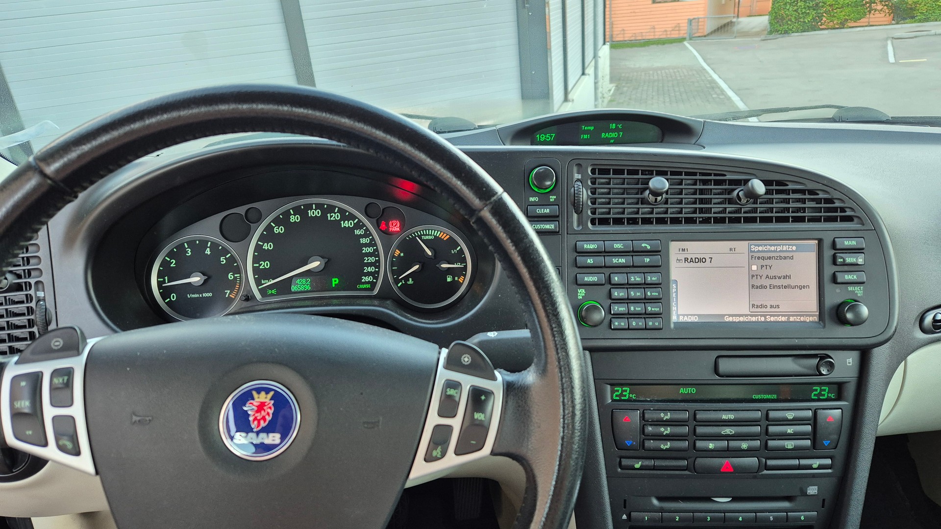 SAAB 9-3 2.0t Vector-image-2