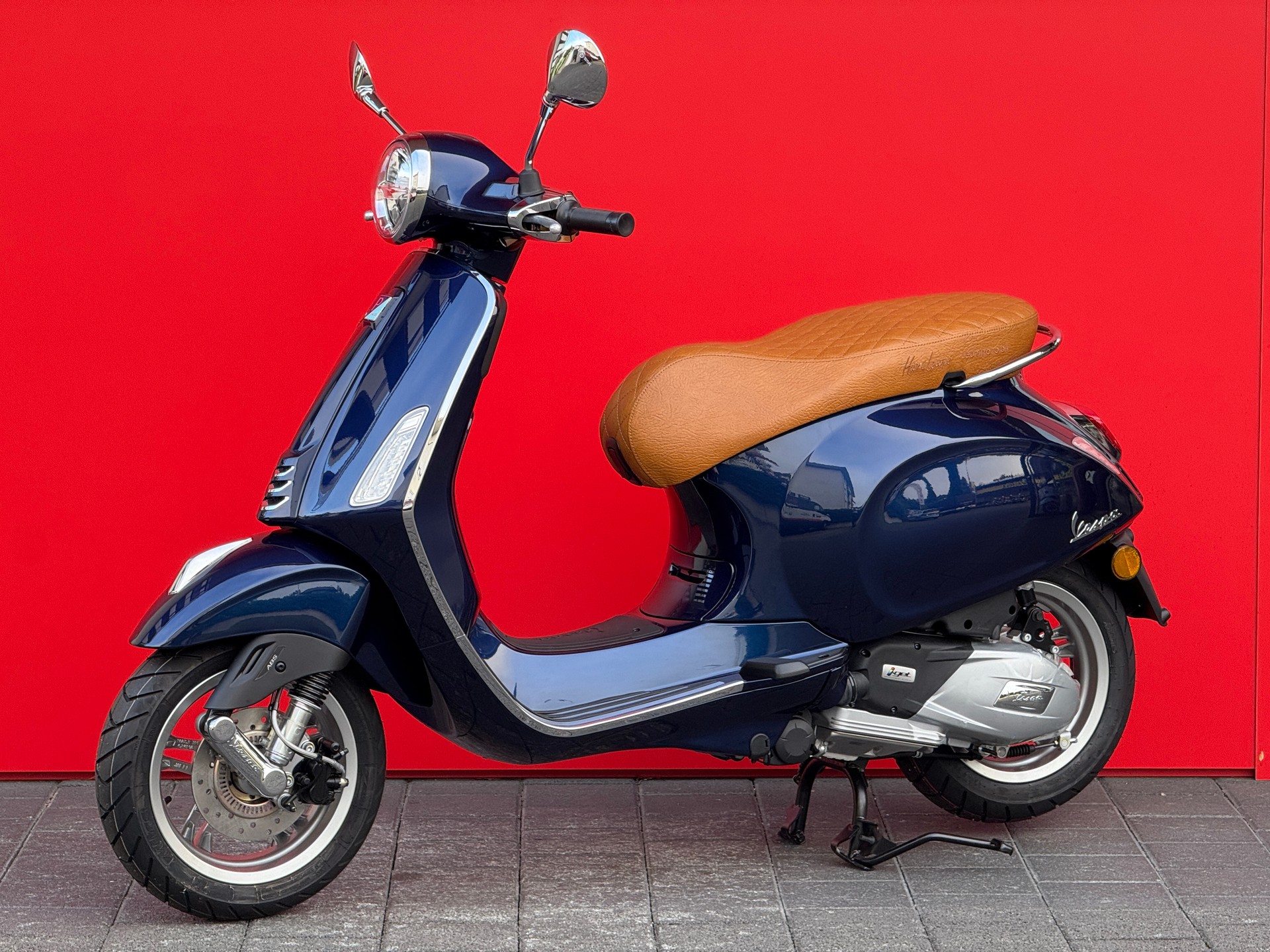 PIAGGIO Vespa 125 Primavera ABS Celebrate 40th-showroom-element-2