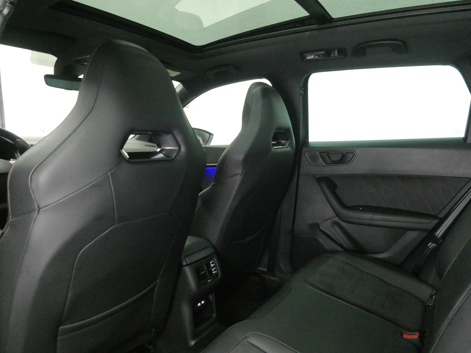 CUPRA Ateca 2.0TSI VZ 4Drive DSG - Panorama - Navi - Beats - Sportsitze - 360° Kamera - AHK - 300 PS-image-9