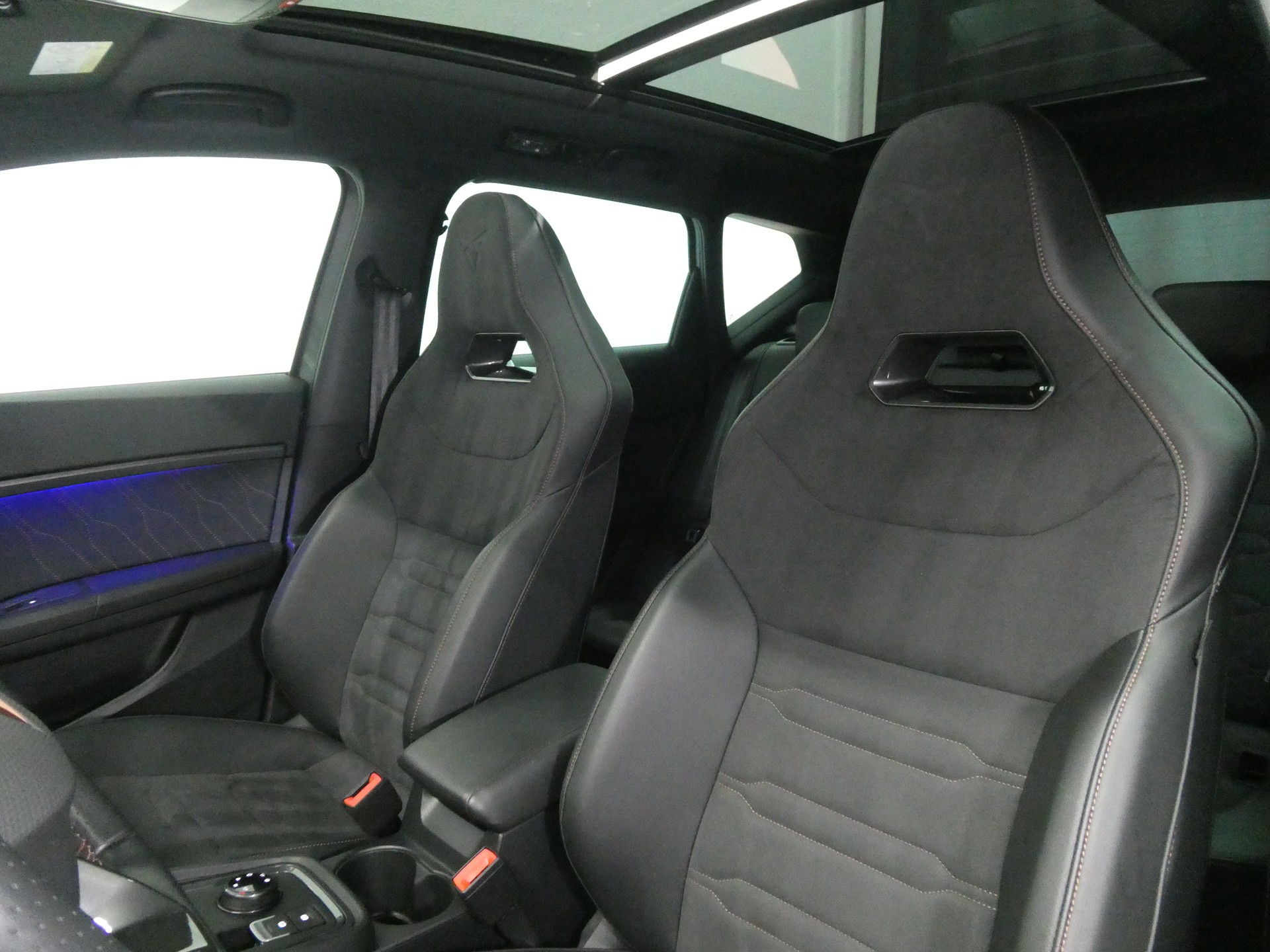 CUPRA Ateca 2.0TSI VZ 4Drive DSG - Panorama - Navi - Beats - Sportsitze - 360° Kamera - AHK - 300 PS-image-8