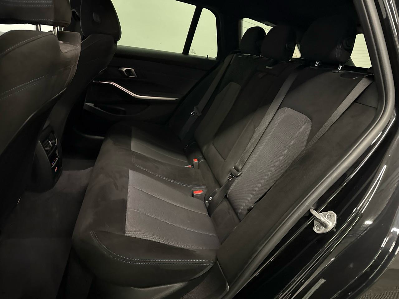 BMW 320d xDrive 48V Touring Steptronic M Sport-image-8