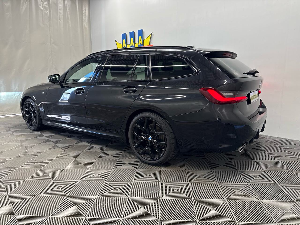 BMW 320d xDrive 48V Touring Steptronic M Sport-image-1