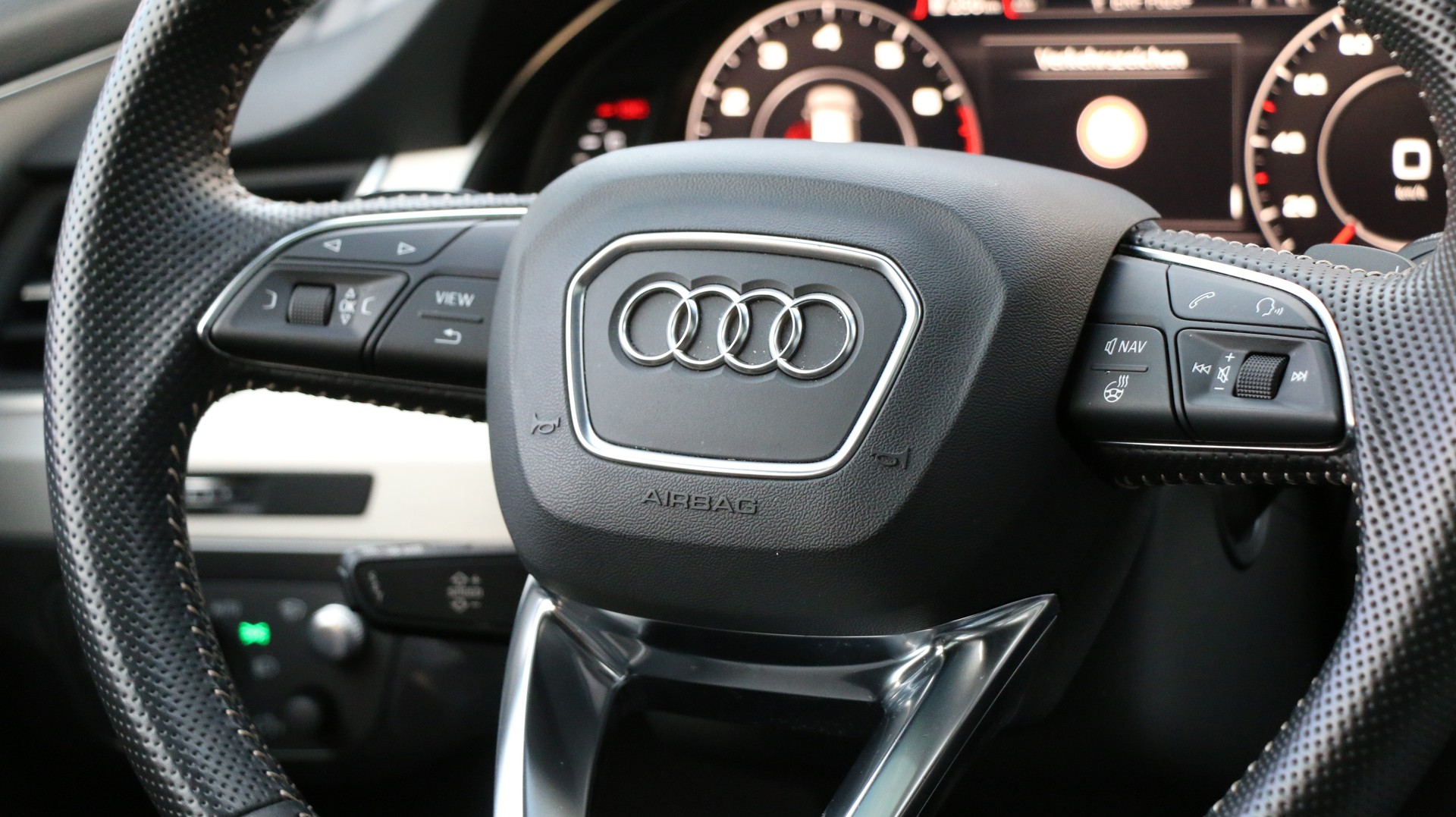 AUDI Q7 3.0 TFSI quattro-image-8